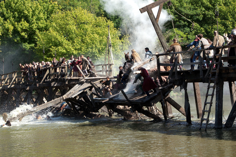 Ep. 1 - Il crollo del ponte che conduce alla fiera della lana di Kingsbridge